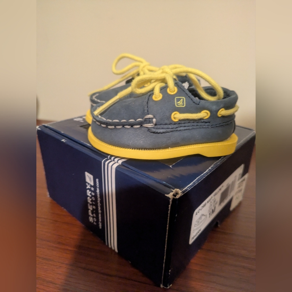 NWT Sperry Top-Sider Kids 'Authentic Original' C Kids Navy and Yellow Moccasins